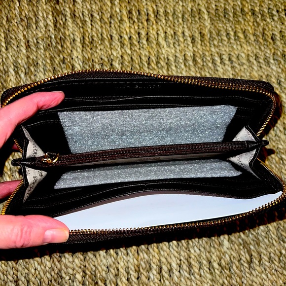 Michael Kors Wallet - Picture 3 of 3